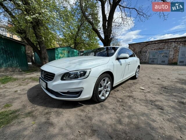 Белый Вольво С60, объемом двигателя 2 л и пробегом 185 тыс. км за 15200 $, фото 1 на Automoto.ua