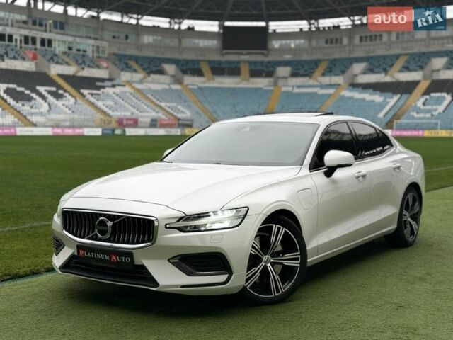 Белый Вольво С60, объемом двигателя 1.97 л и пробегом 103 тыс. км за 30500 $, фото 1 на Automoto.ua