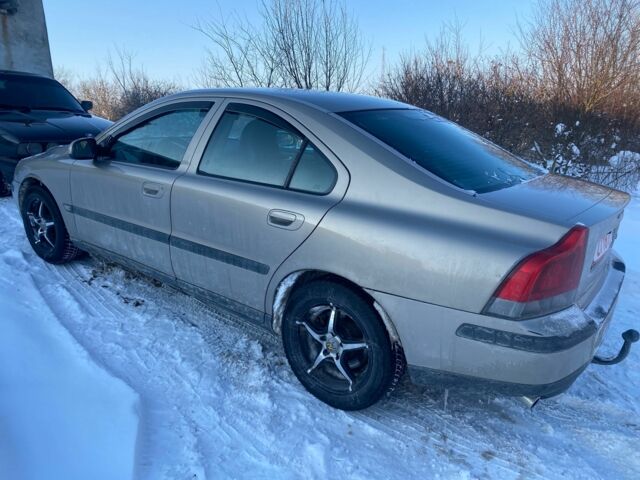 Бежевый Вольво С60, объемом двигателя 2.4 л и пробегом 4 тыс. км за 1850 $, фото 1 на Automoto.ua