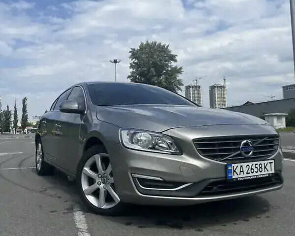 Бежевий Вольво С60, об'ємом двигуна 2.5 л та пробігом 98 тис. км за 16000 $, фото 1 на Automoto.ua