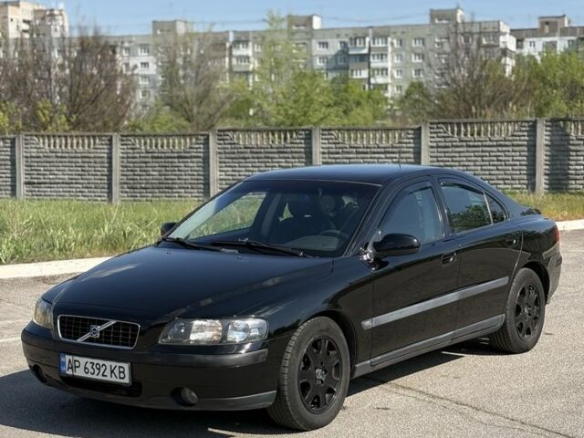 Черный Вольво С60, объемом двигателя 2.5 л и пробегом 240 тыс. км за 2950 $, фото 1 на Automoto.ua