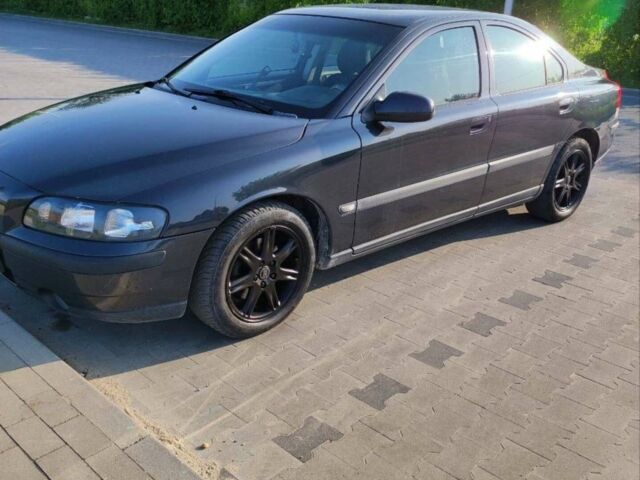 Черный Вольво С60, объемом двигателя 2.4 л и пробегом 206 тыс. км за 4600 $, фото 1 на Automoto.ua