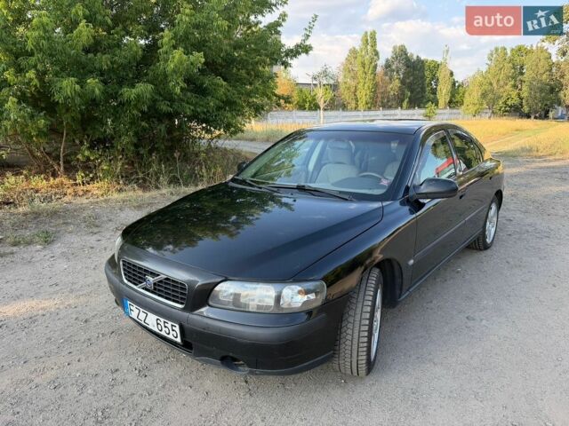 Черный Вольво С60, объемом двигателя 2.4 л и пробегом 397 тыс. км за 2750 $, фото 1 на Automoto.ua