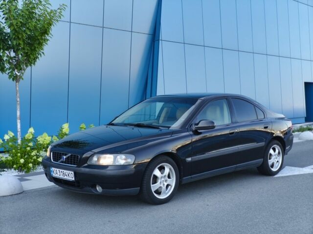 Черный Вольво С60, объемом двигателя 2.4 л и пробегом 303 тыс. км за 3900 $, фото 1 на Automoto.ua