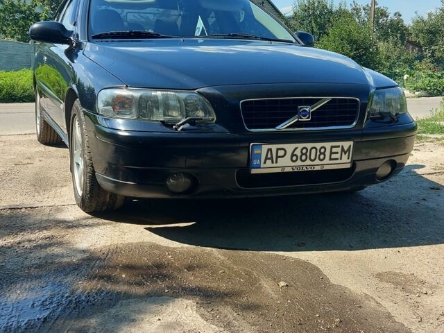Черный Вольво С60, объемом двигателя 2.4 л и пробегом 300 тыс. км за 5500 $, фото 1 на Automoto.ua