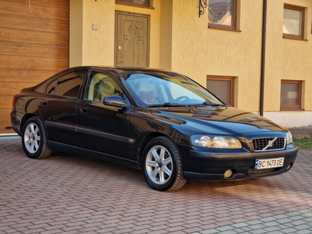 Черный Вольво С60, объемом двигателя 2.4 л и пробегом 270 тыс. км за 4479 $, фото 1 на Automoto.ua