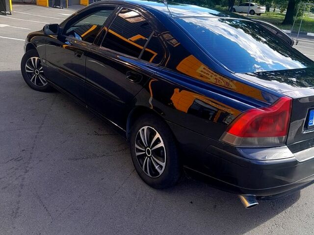 Черный Вольво С60, объемом двигателя 2.4 л и пробегом 0 тыс. км за 2200 $, фото 1 на Automoto.ua