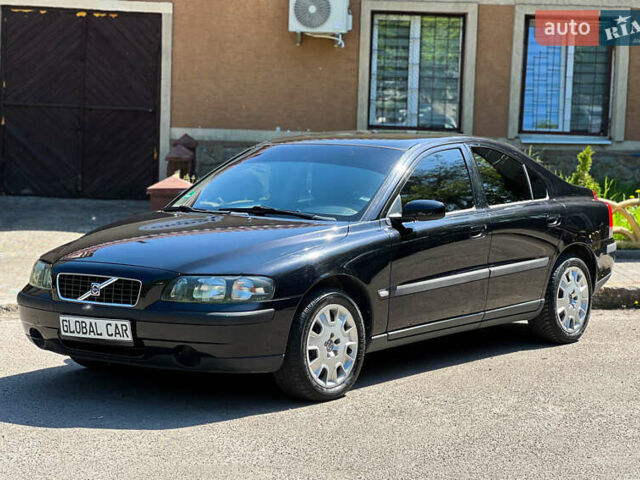 Черный Вольво С60, объемом двигателя 2.44 л и пробегом 255 тыс. км за 5950 $, фото 1 на Automoto.ua