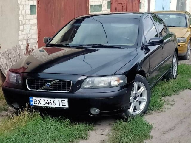 Черный Вольво С60, объемом двигателя 2.4 л и пробегом 305 тыс. км за 5001 $, фото 1 на Automoto.ua