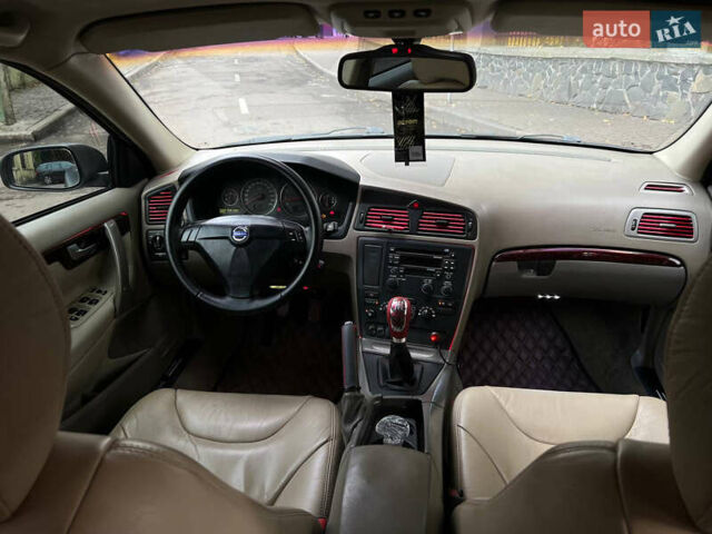 Черный Вольво С60, объемом двигателя 2 л и пробегом 220 тыс. км за 5500 $, фото 1 на Automoto.ua