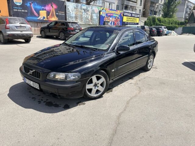 Черный Вольво С60, объемом двигателя 2.4 л и пробегом 380 тыс. км за 2550 $, фото 1 на Automoto.ua