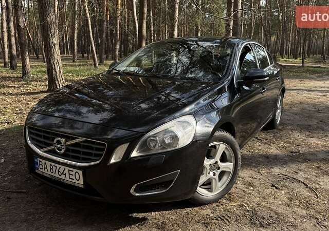 Черный Вольво С60, объемом двигателя 2.5 л и пробегом 285 тыс. км за 10300 $, фото 1 на Automoto.ua