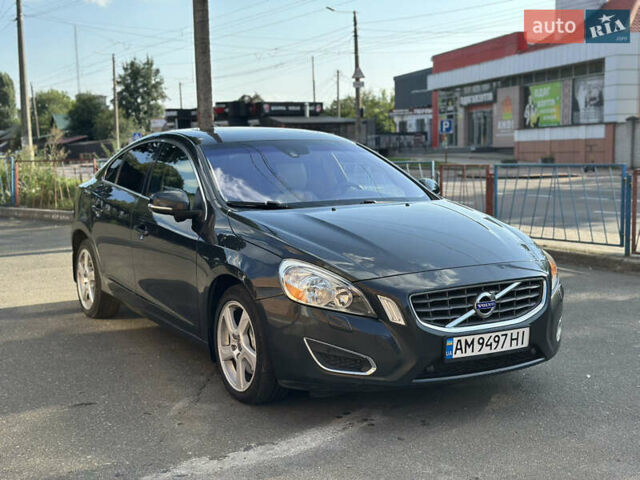 Черный Вольво С60, объемом двигателя 2.5 л и пробегом 338 тыс. км за 7700 $, фото 1 на Automoto.ua