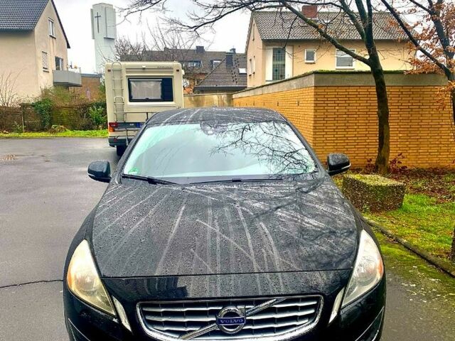 Черный Вольво С60, объемом двигателя 2.5 л и пробегом 168 тыс. км за 9580 $, фото 1 на Automoto.ua