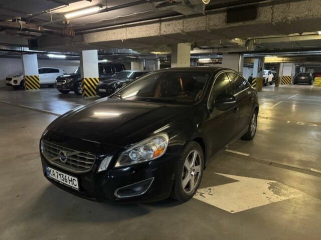 Черный Вольво С60, объемом двигателя 2.5 л и пробегом 168 тыс. км за 8619 $, фото 1 на Automoto.ua