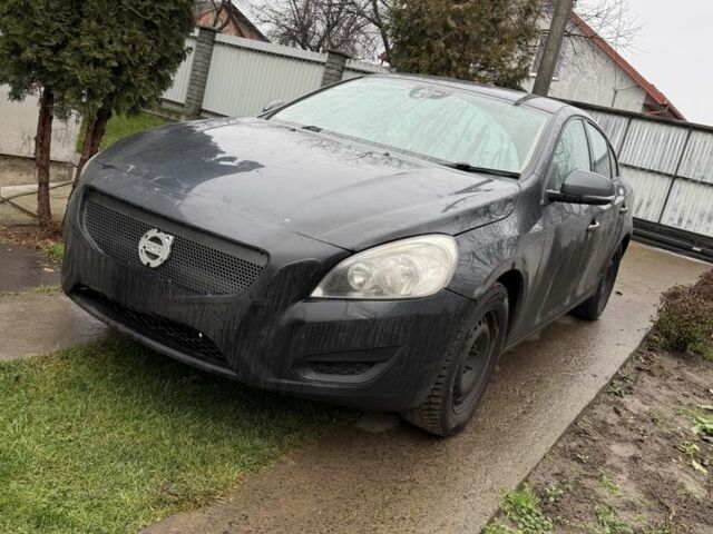 Черный Вольво С60, объемом двигателя 1.6 л и пробегом 300 тыс. км за 1700 $, фото 1 на Automoto.ua