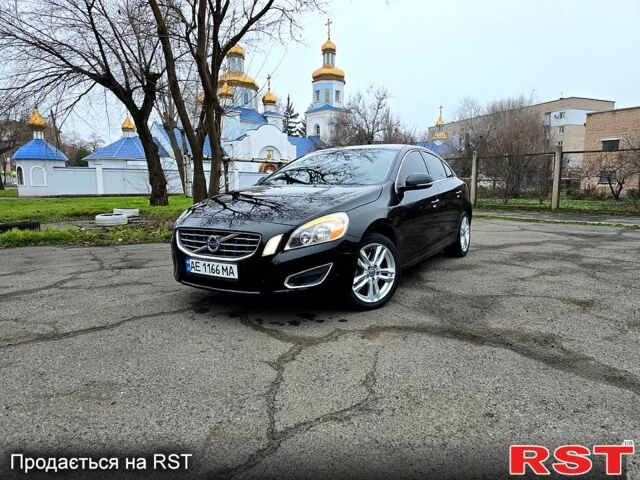 Черный Вольво С60, объемом двигателя 2.5 л и пробегом 255 тыс. км за 12000 $, фото 1 на Automoto.ua