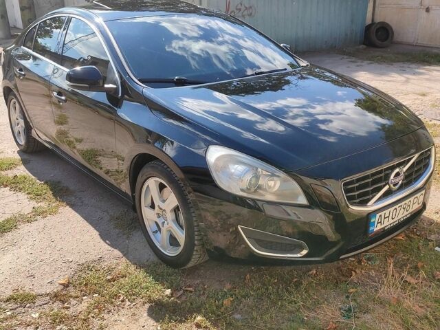 Черный Вольво С60, объемом двигателя 2.52 л и пробегом 190 тыс. км за 9000 $, фото 1 на Automoto.ua