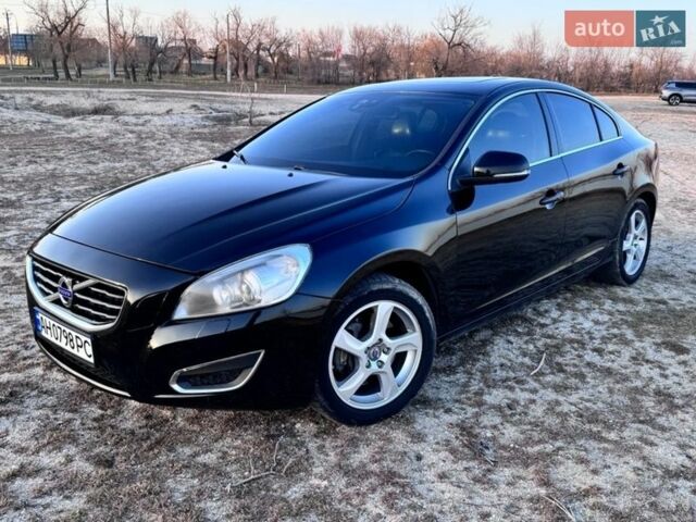 Черный Вольво С60, объемом двигателя 2.52 л и пробегом 180 тыс. км за 9350 $, фото 1 на Automoto.ua