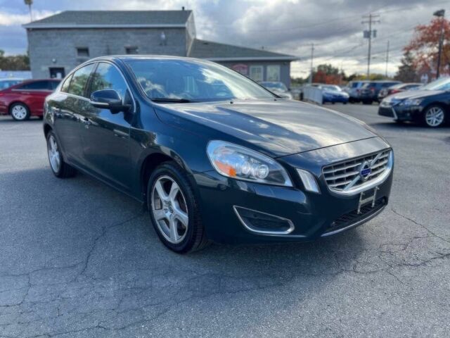 Черный Вольво С60, объемом двигателя 2.5 л и пробегом 84 тыс. км за 5000 $, фото 1 на Automoto.ua