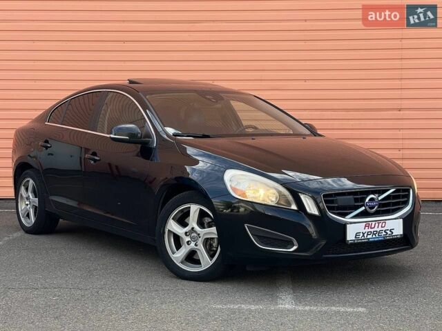 Черный Вольво С60, объемом двигателя 2.52 л и пробегом 256 тыс. км за 10490 $, фото 1 на Automoto.ua