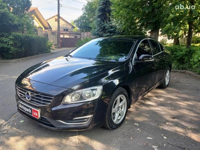 Черный Вольво С60, объемом двигателя 2 л и пробегом 255 тыс. км за 12890 $, фото 1 на Automoto.ua