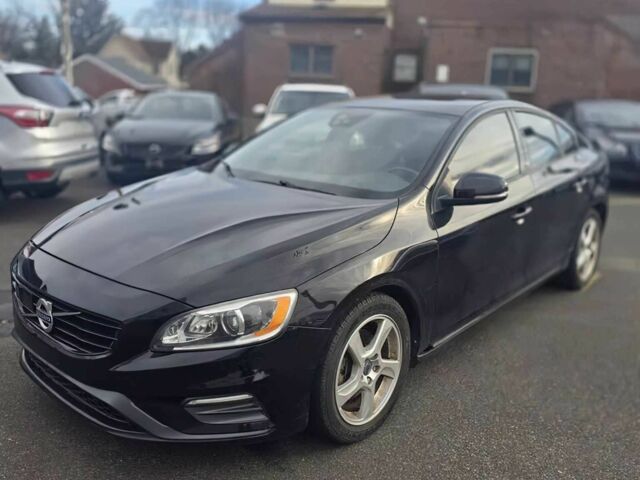 Черный Вольво С60, объемом двигателя 2 л и пробегом 70 тыс. км за 8500 $, фото 1 на Automoto.ua