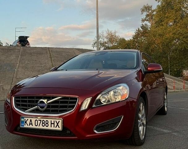 Червоний Вольво С60, об'ємом двигуна 2.5 л та пробігом 230 тис. км за 10900 $, фото 1 на Automoto.ua