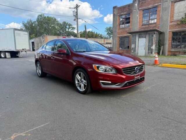 Красный Вольво С60, объемом двигателя 2.5 л и пробегом 70 тыс. км за 7000 $, фото 1 на Automoto.ua