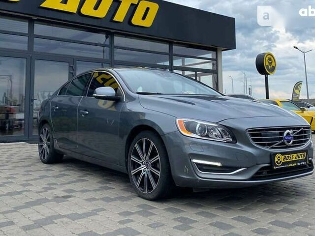 Вольво С60, объемом двигателя 2.5 л и пробегом 108 тыс. км за 15000 $, фото 1 на Automoto.ua
