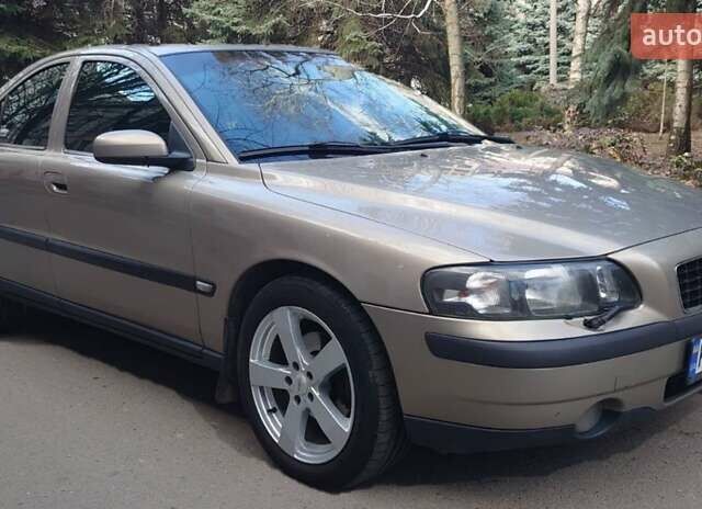 Вольво С60, об'ємом двигуна 2.4 л та пробігом 217 тис. км за 5600 $, фото 1 на Automoto.ua