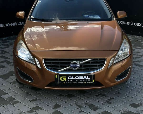 Вольво С60, объемом двигателя 2.5 л и пробегом 240 тыс. км за 9300 $, фото 1 на Automoto.ua