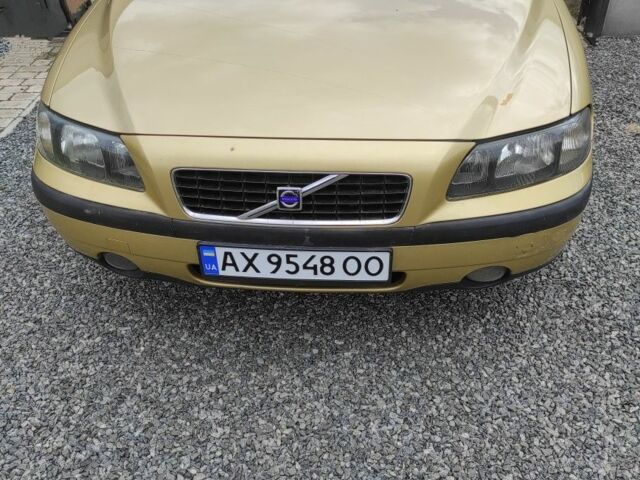 Жовтий Вольво С60, об'ємом двигуна 2.4 л та пробігом 320 тис. км за 4800 $, фото 1 на Automoto.ua