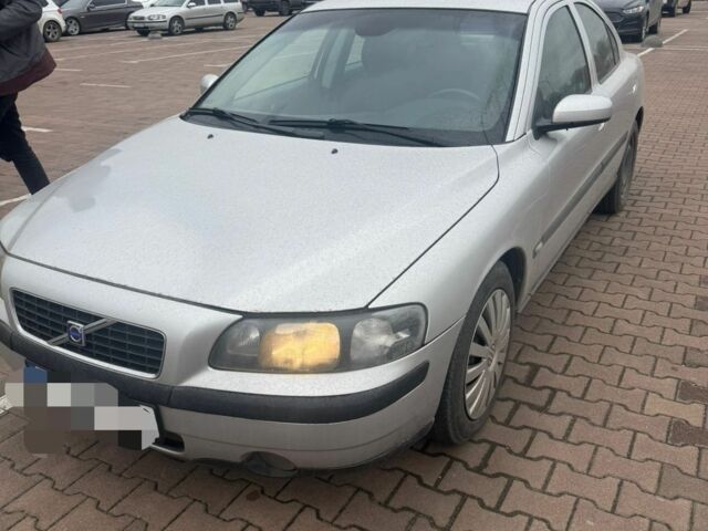 Серый Вольво С60, объемом двигателя 2.4 л и пробегом 376 тыс. км за 2330 $, фото 1 на Automoto.ua