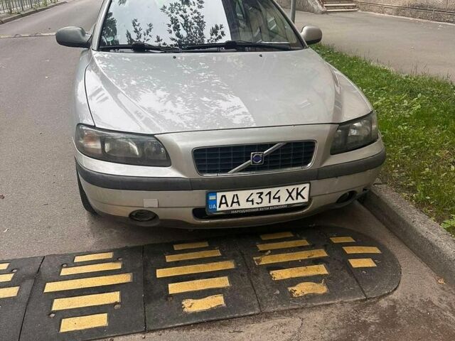 Сірий Вольво С60, об'ємом двигуна 2.4 л та пробігом 351 тис. км за 3700 $, фото 1 на Automoto.ua