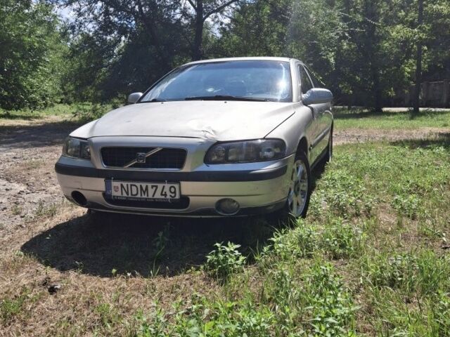 Сірий Вольво С60, об'ємом двигуна 2.4 л та пробігом 3 тис. км за 1800 $, фото 1 на Automoto.ua
