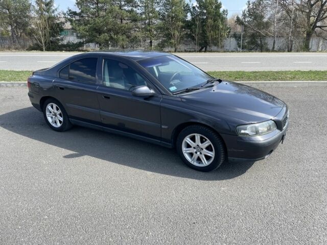 Сірий Вольво С60, об'ємом двигуна 2.4 л та пробігом 370 тис. км за 2000 $, фото 1 на Automoto.ua