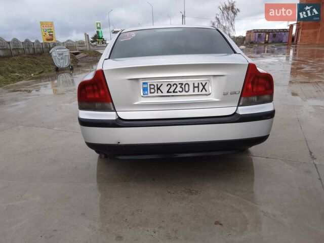 Сірий Вольво С60, об'ємом двигуна 2.4 л та пробігом 360 тис. км за 4800 $, фото 1 на Automoto.ua
