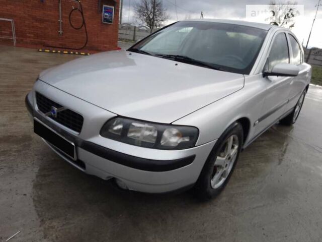 Серый Вольво С60, объемом двигателя 2.4 л и пробегом 360 тыс. км за 4800 $, фото 1 на Automoto.ua