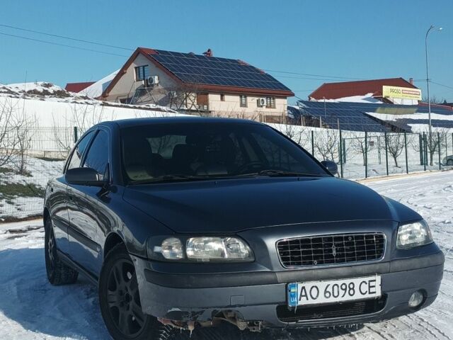 Серый Вольво С60, объемом двигателя 2.4 л и пробегом 350 тыс. км за 3500 $, фото 1 на Automoto.ua