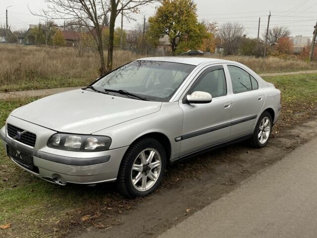 Серый Вольво С60, объемом двигателя 2.4 л и пробегом 340 тыс. км за 2499 $, фото 1 на Automoto.ua