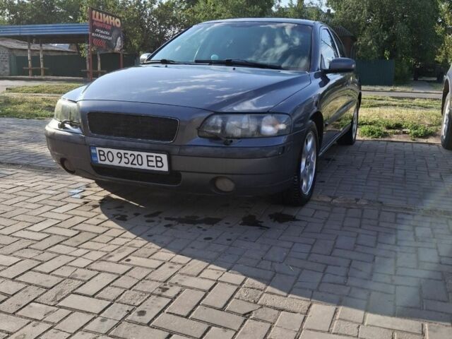 Серый Вольво С60, объемом двигателя 2.5 л и пробегом 340 тыс. км за 5300 $, фото 1 на Automoto.ua