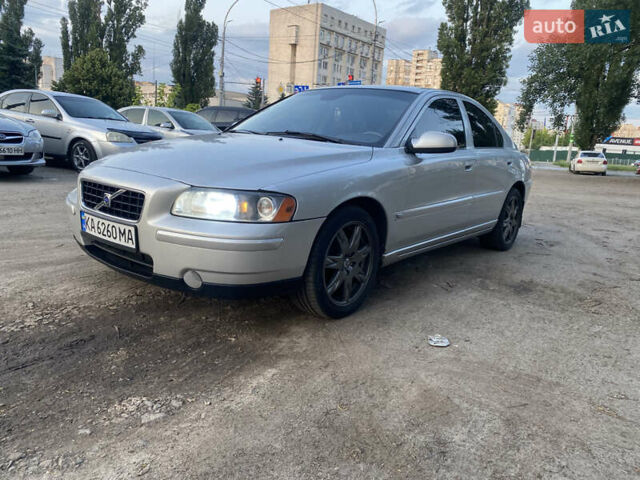 Серый Вольво С60, объемом двигателя 2.44 л и пробегом 242 тыс. км за 6300 $, фото 1 на Automoto.ua
