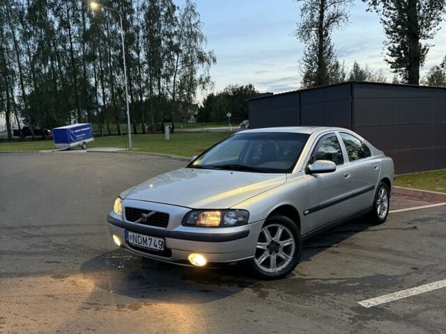 Серый Вольво С60, объемом двигателя 2.4 л и пробегом 222 тыс. км за 1751 $, фото 1 на Automoto.ua