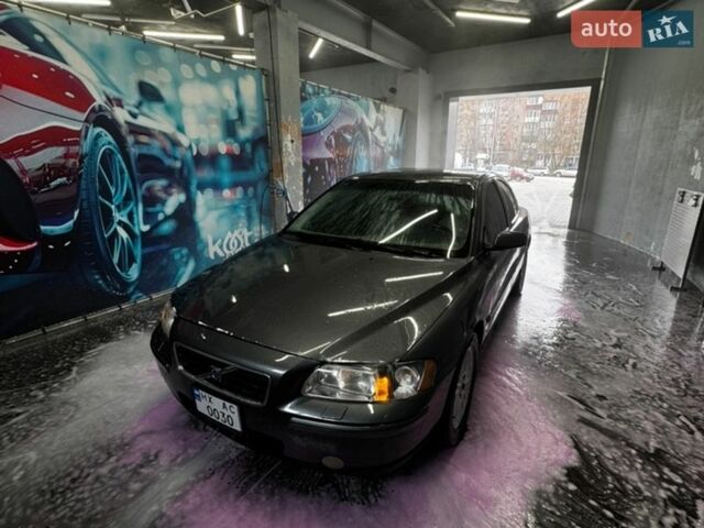 Серый Вольво С60, объемом двигателя 2.44 л и пробегом 212 тыс. км за 6100 $, фото 1 на Automoto.ua