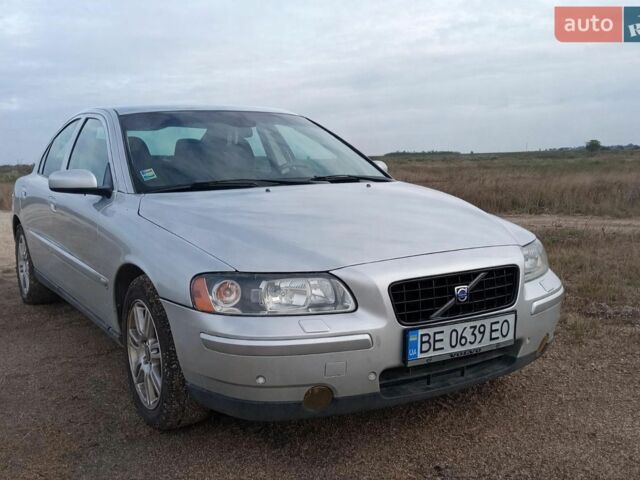 Серый Вольво С60, объемом двигателя 2.4 л и пробегом 302 тыс. км за 5200 $, фото 1 на Automoto.ua