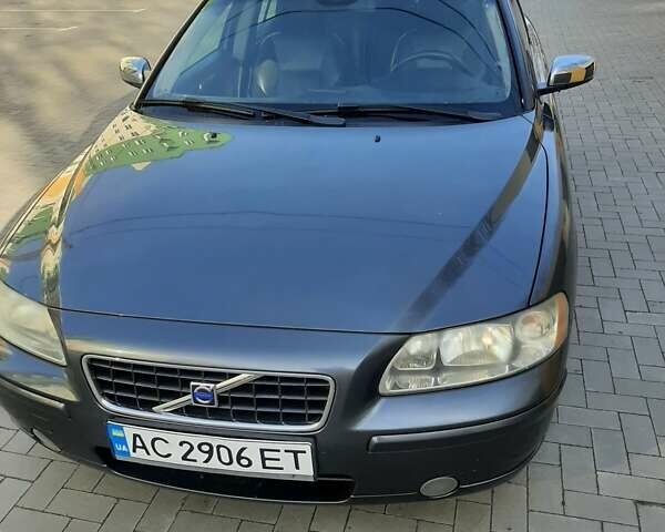 Серый Вольво С60, объемом двигателя 2.4 л и пробегом 211 тыс. км за 6700 $, фото 1 на Automoto.ua