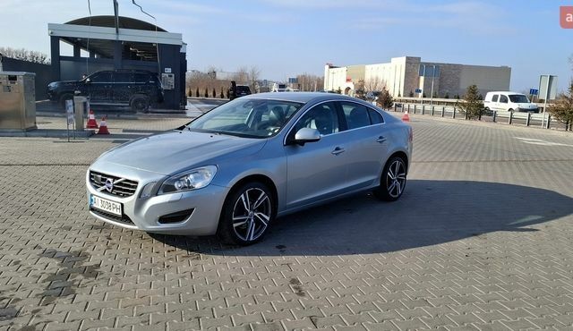 Серый Вольво С60, объемом двигателя 1.98 л и пробегом 440 тыс. км за 10500 $, фото 1 на Automoto.ua