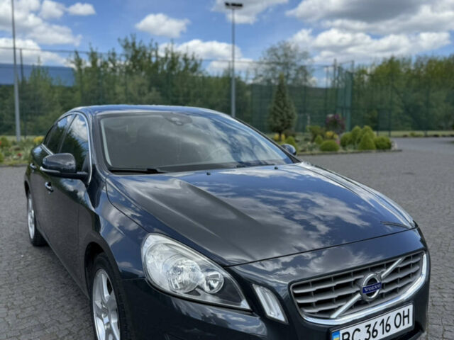 Серый Вольво С60, объемом двигателя 1.98 л и пробегом 218 тыс. км за 10000 $, фото 1 на Automoto.ua