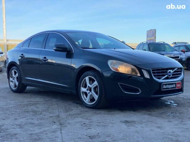 Серый Вольво С60, объемом двигателя 2.5 л и пробегом 154 тыс. км за 7000 $, фото 1 на Automoto.ua